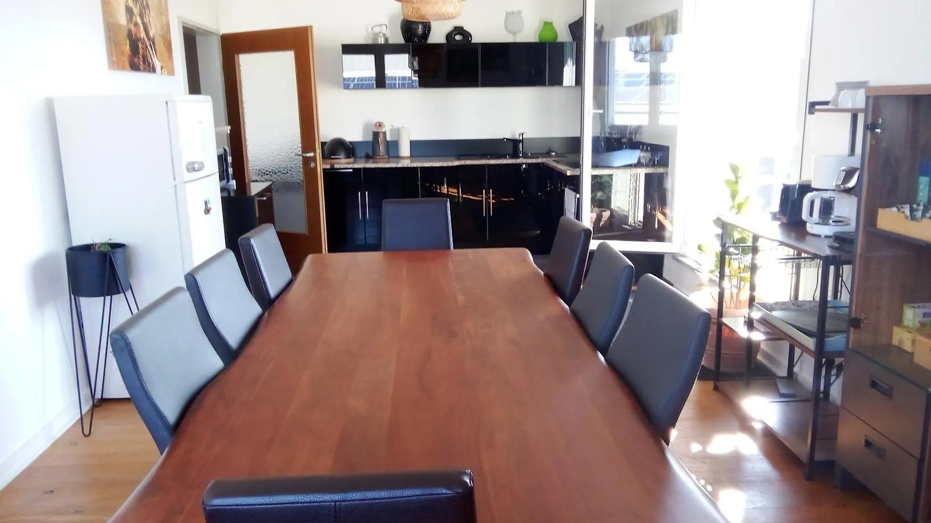 Virginie Apartments - Grosszuegige 145 Qm Mit Balkon Und Parkplatz Augsburg